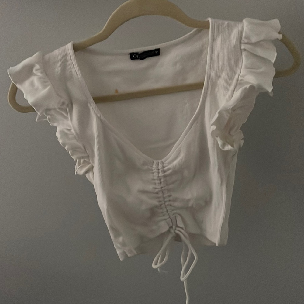 white ruffle zara crop top